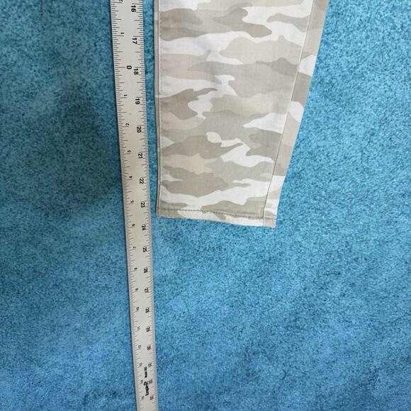 Levi’s 720 High-Rise Super Skinny Women’s Size 28 Camo White Beige Stretch - Picture 6 of 16